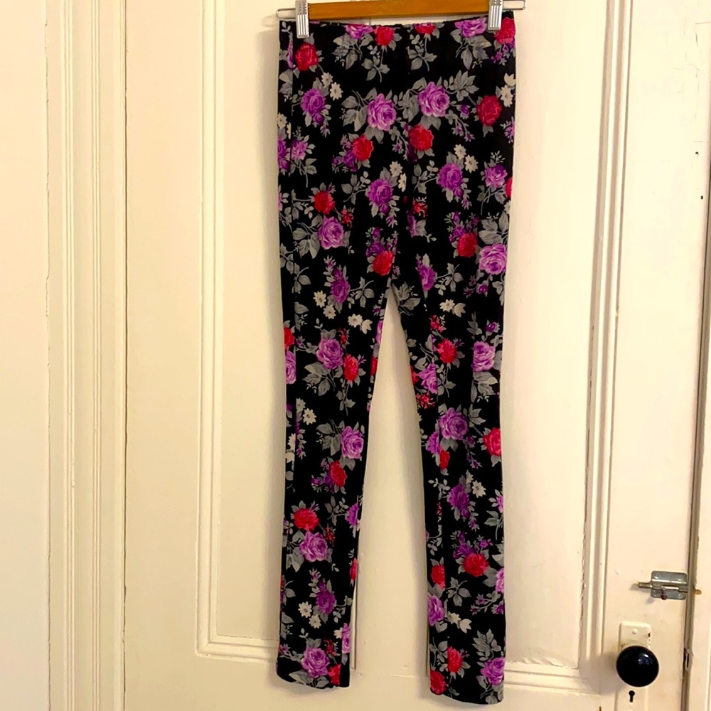 Super soft brilliant flowered leggings